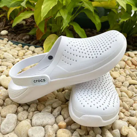 Sandália Crocs-branco